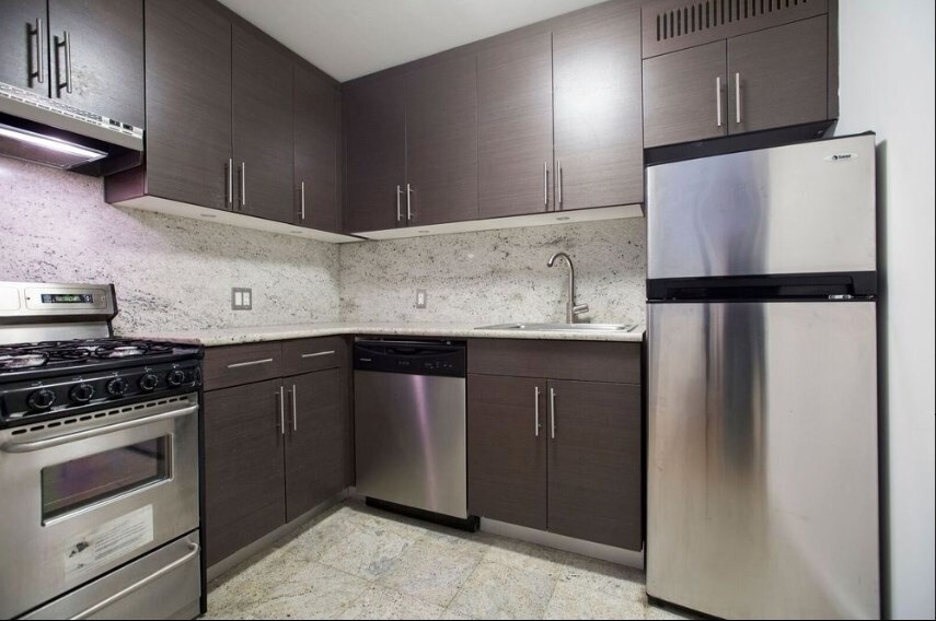 Primary Photo - 124 E 54th St