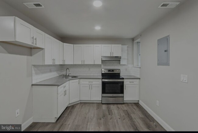 Building Photo - 5425 Ridgewood St