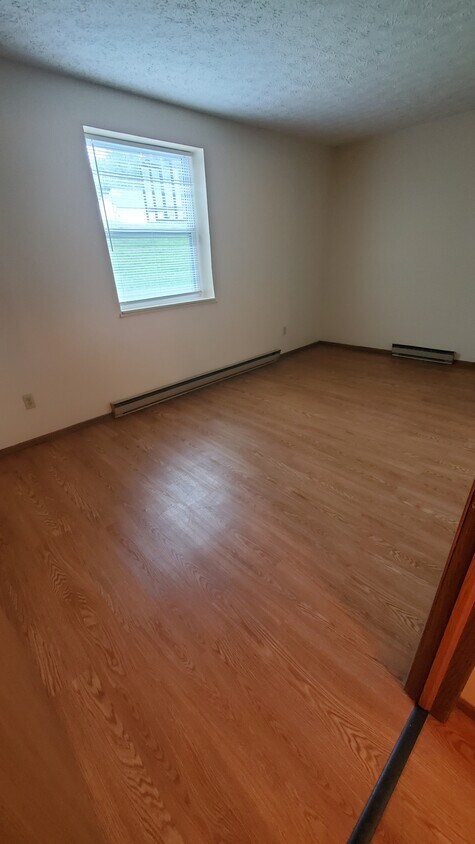 Foto principal - 2 bed/ 1 bath 1st floor apartment