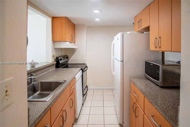 Foto del edificio - 7545 E Treasure Dr