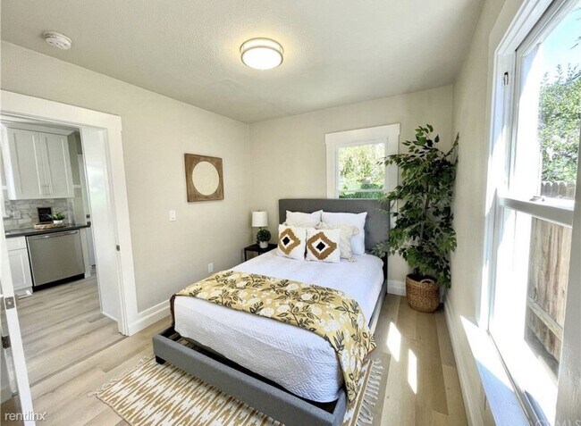 Foto del edificio - 2 br, 1 bath House - 1035 Brenner Place