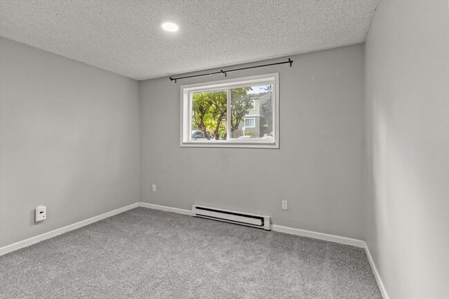 Building Photo - Spacious 2-bed 2-bath condo in Everett