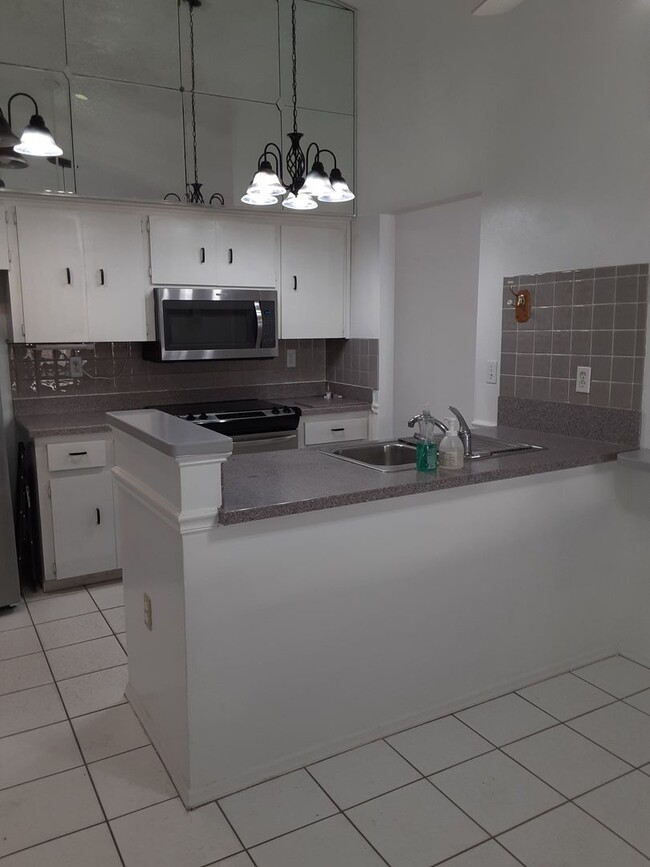 Building Photo - Beautiful Villa in Heather Walk