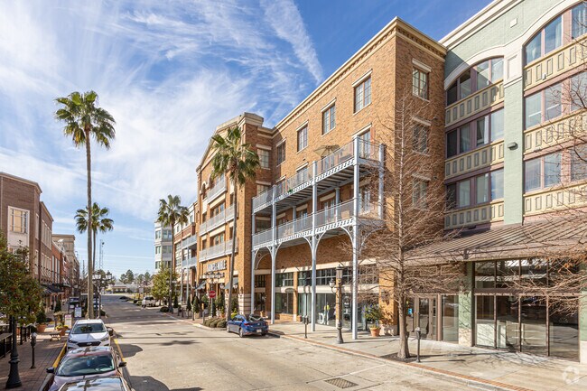 Building Photo - 7707 Bluebonnet Blvd