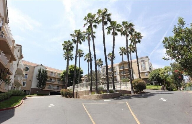 Foto del edificio - 4755 Templeton St