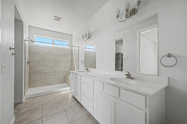 Foto del edificio - 13316 S 190th Ave