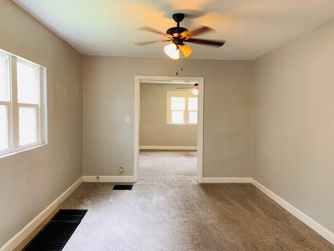 Foto del edificio - 305 Woodland Ave