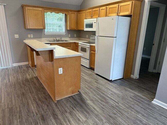 Foto del edificio - 641 Laurel Hill Cir