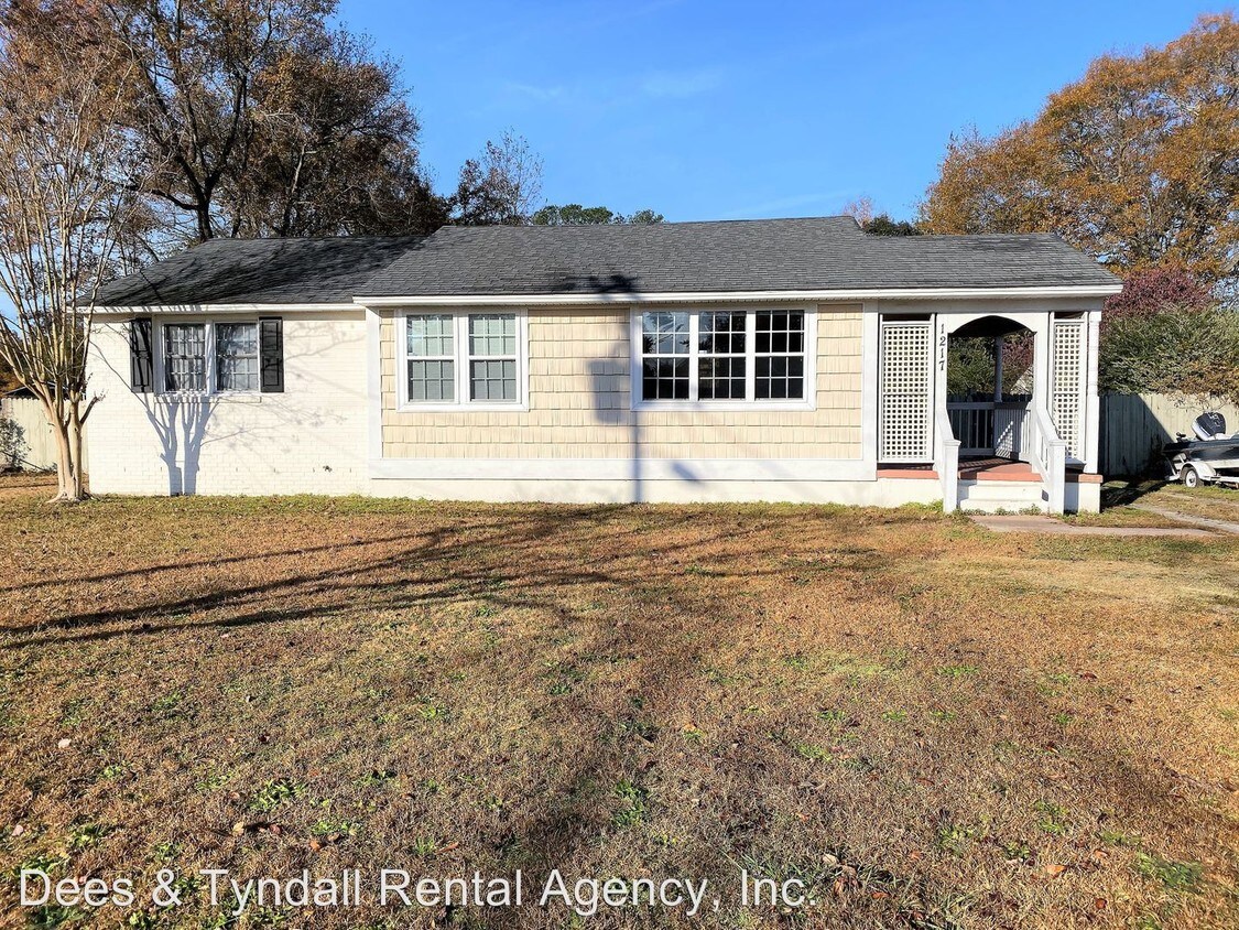 Primary Photo - 3 br, 1 bath House - 1217 North Drive