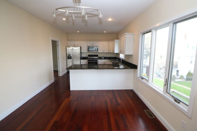 Building Photo - 143 Grovers Ave