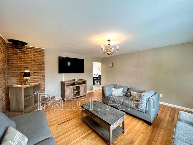 Foto del edificio - 63 Ben Lippen Rd