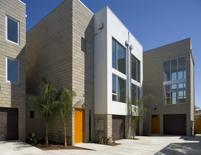 Building Photo - 961 W Laurel St