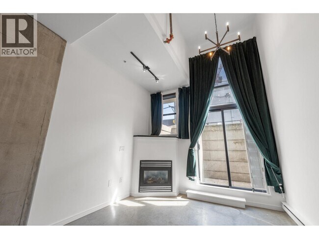 Photo du bâtiment - 428-428 W 8th Ave