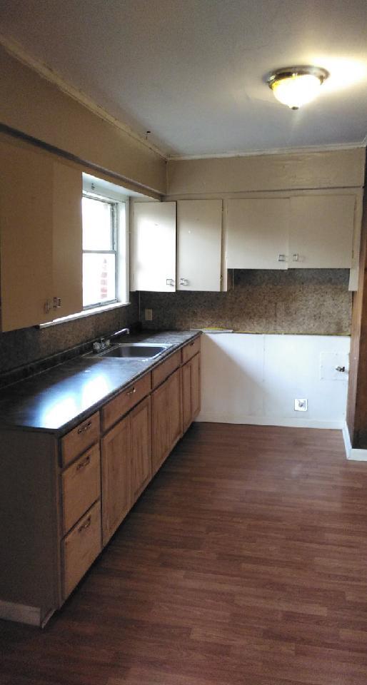 Building Photo - 835 Pine Tree Dr