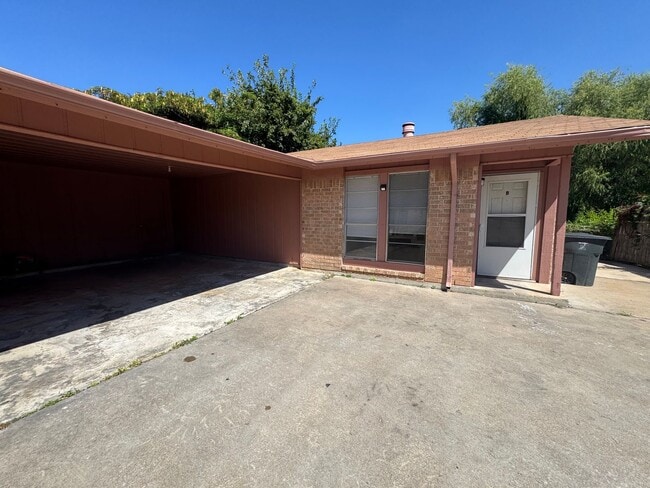 Building Photo - 2210 Wheeler Ave