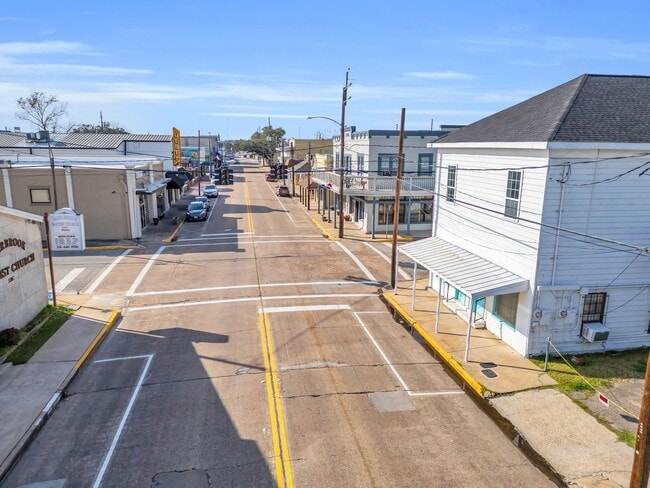 Building Photo - 401 E Main St