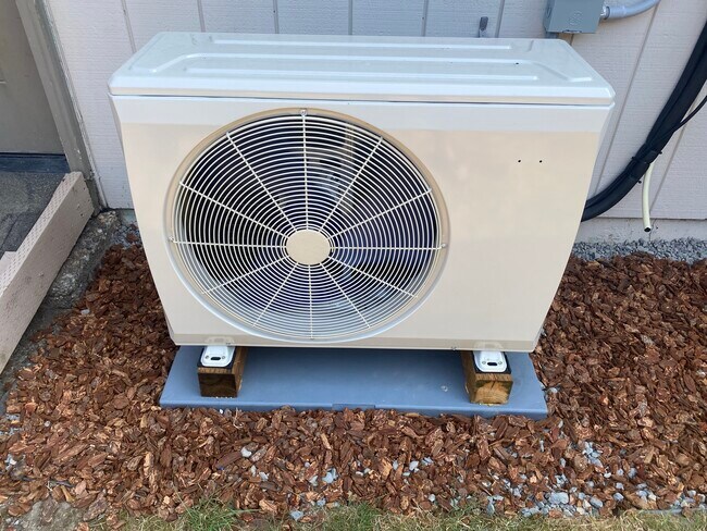 Unidad de aire acondicionado - 615 NW Fenton St