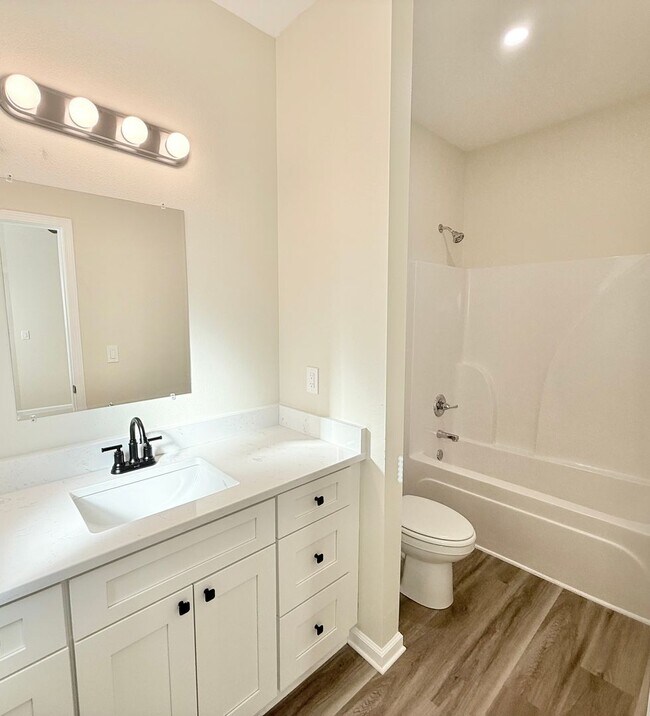 Building Photo - Modern 2-Bedroom Duplex