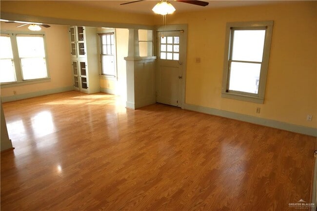 Building Photo - 15 E 8th St