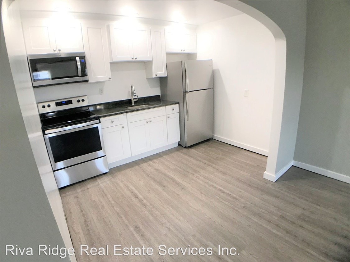 422 Mill St Unit Apt. D, Coraopolis, PA 15108 Room for Rent in