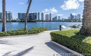 Foto del edificio - 3205 NE 184th St