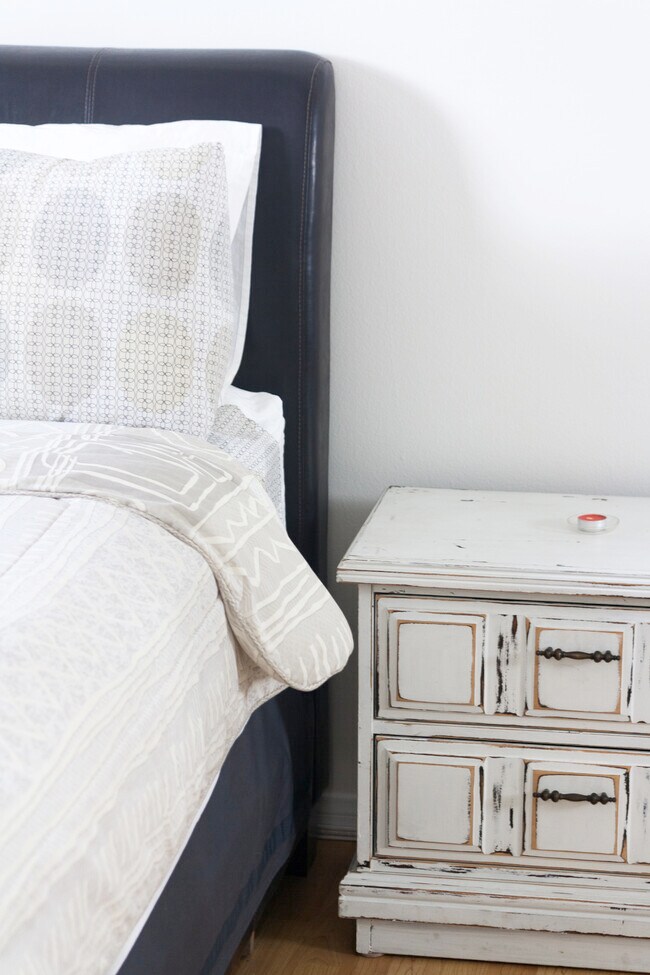 Bedroom - 734 N Alfred St