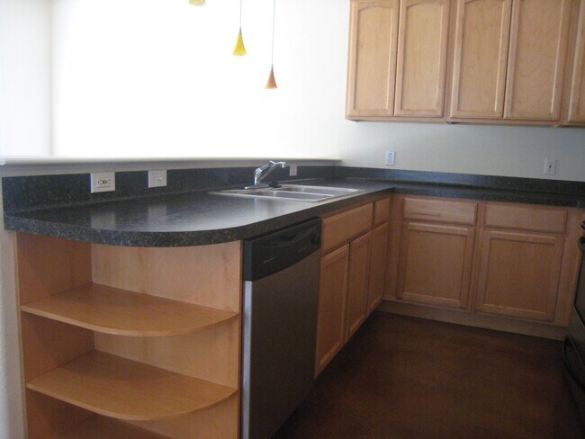 Cocina - 1501 E 3rd St