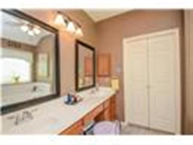 Building Photo - 17027 Pheasant Ridge Dr