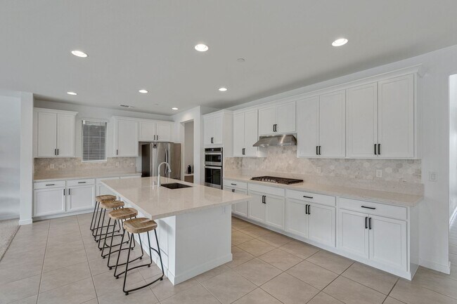 Foto del edificio - Luxurious Home in Henderson’s Desirable 89052 Community!