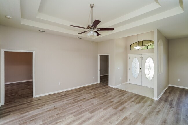 Foto del edificio - 6034 Beechwood Dr