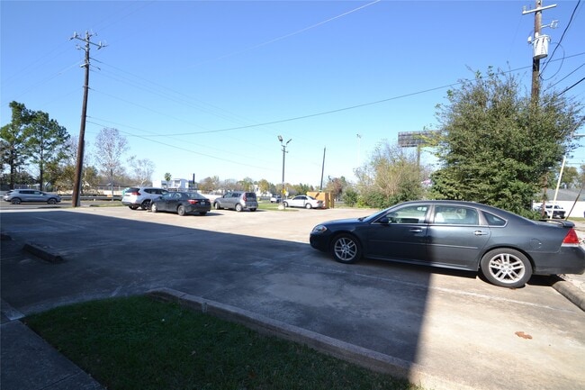 Building Photo - 304 Dell Ct