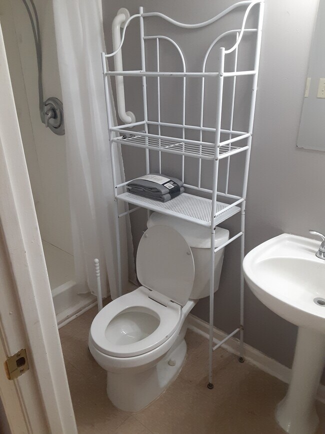 4527 Ogeechee Rd Unit H, Savannah, GA 31405 Apartments in Savannah