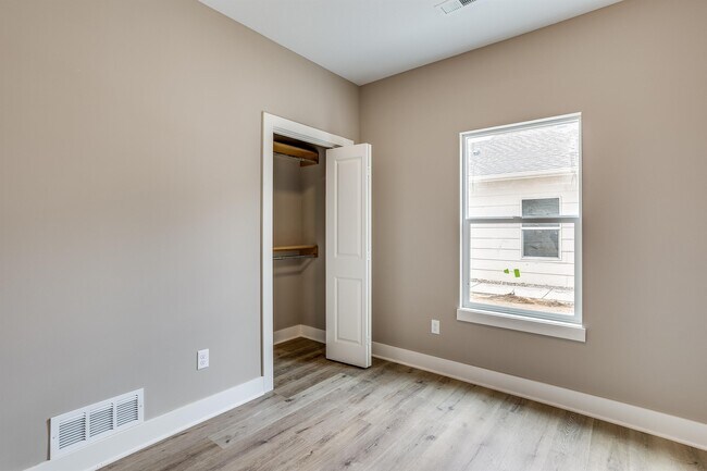 Foto del edificio - 4452 N Sandplum St