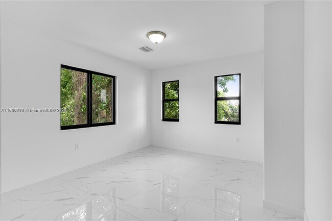 Foto del edificio - 1821 NW 69th St