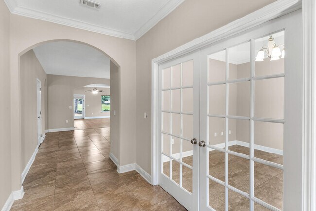 Building Photo - 36 Dickens Dr
