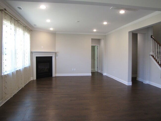 Building Photo - 349 Papyrus Pl
