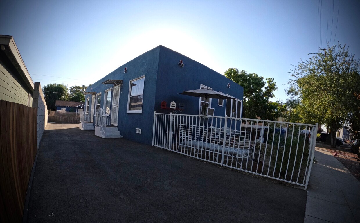 Front - 3150 Casitas Ave