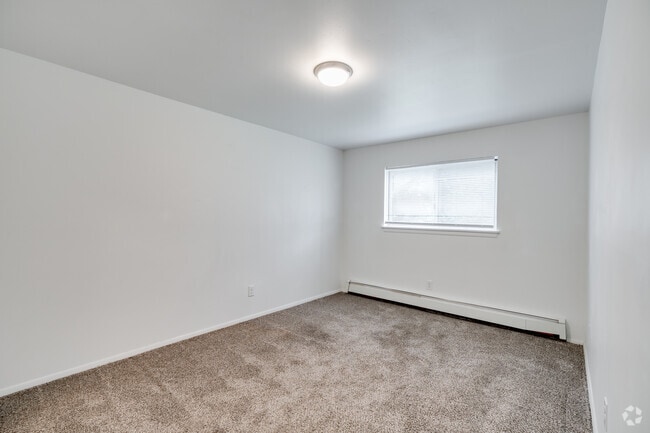 1BR, 1BA - 750SF - Renovated - Bedroom - 207 Water St