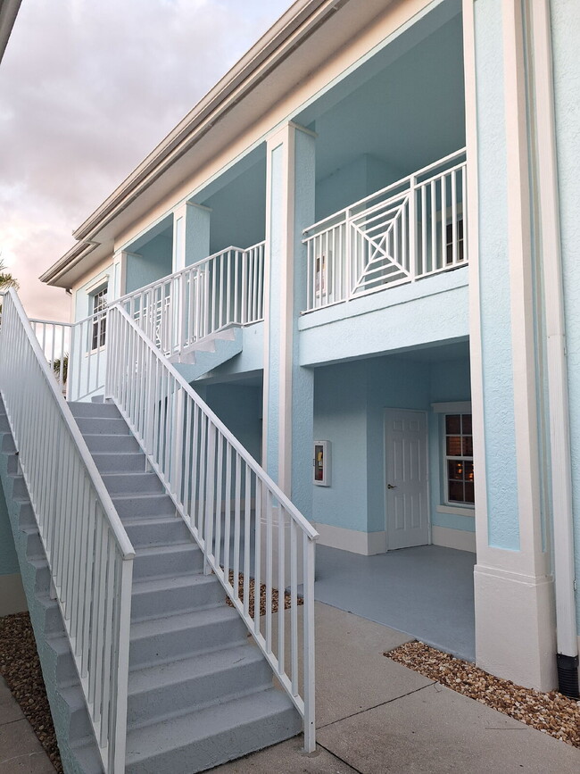 Building Photo - Beautifully upgraded Ground Floor condo wi...