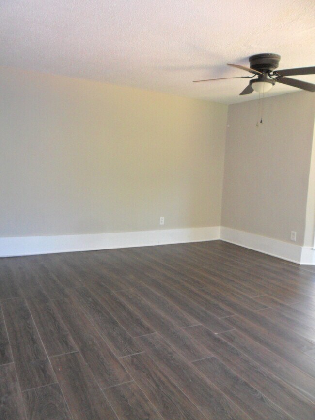 Foto del edificio - 1241 Johnson Ave