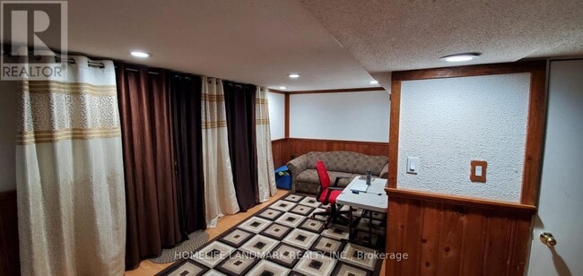 Building Photo - 371 Orton Park Rd