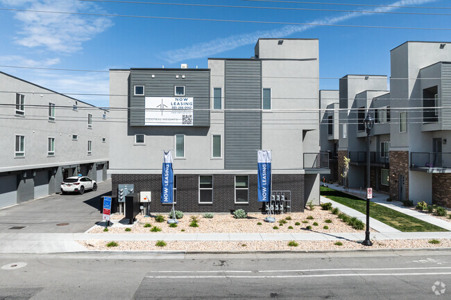 Building - Central Heights Townhomes