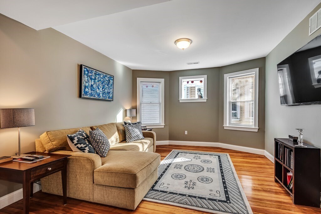 Primary Photo - 22 Taft St