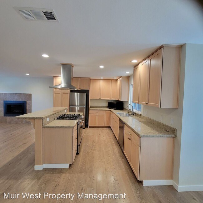 Building Photo - 3 br, 2 bath House - 213 Midway Drive