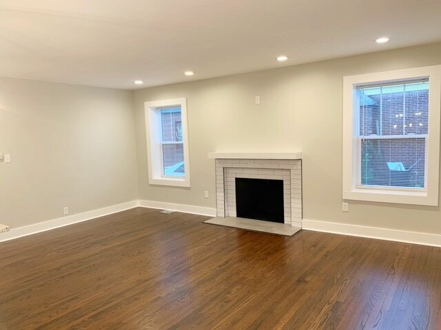 Foto del edificio - BUTLER UNIVERSITY 4BR/4BA PROFESSIONALLY REMODLELED!!   PERFECT FOR 4 ROOMATES!