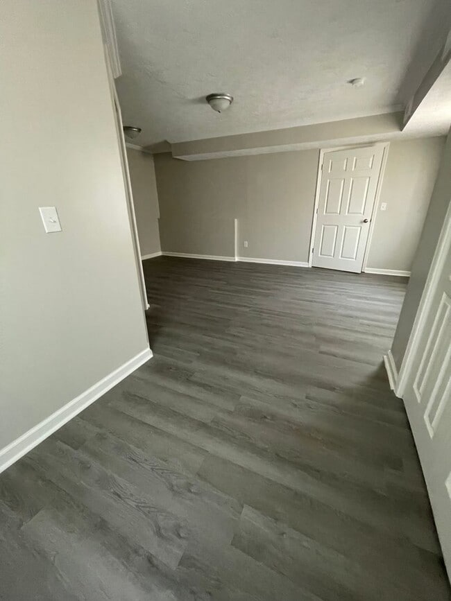 Building Photo - Oversized Newly Renovated One Bedroom Available