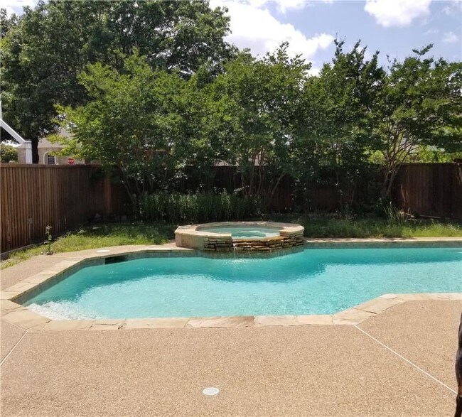 Building Photo - 8821 High Meadows Dr