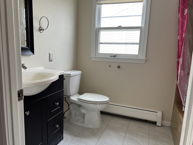 Building Photo - 32 Jennifer Ln