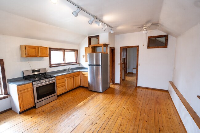 Building Photo - 481 Sand Rd