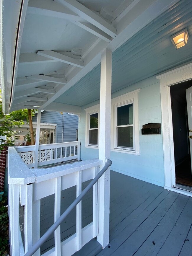 Building Photo - Great 4 Bedroom 1 Bathroom Single Family H...